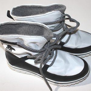 Sorel Cozy Explorer Back & White Waterproof Insulated Boots Lightweight Women 7